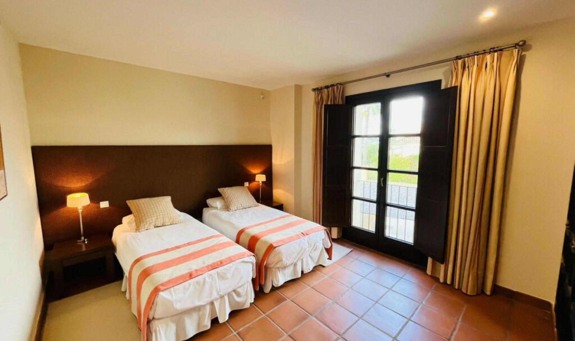 Resale - House -
Sotogrande