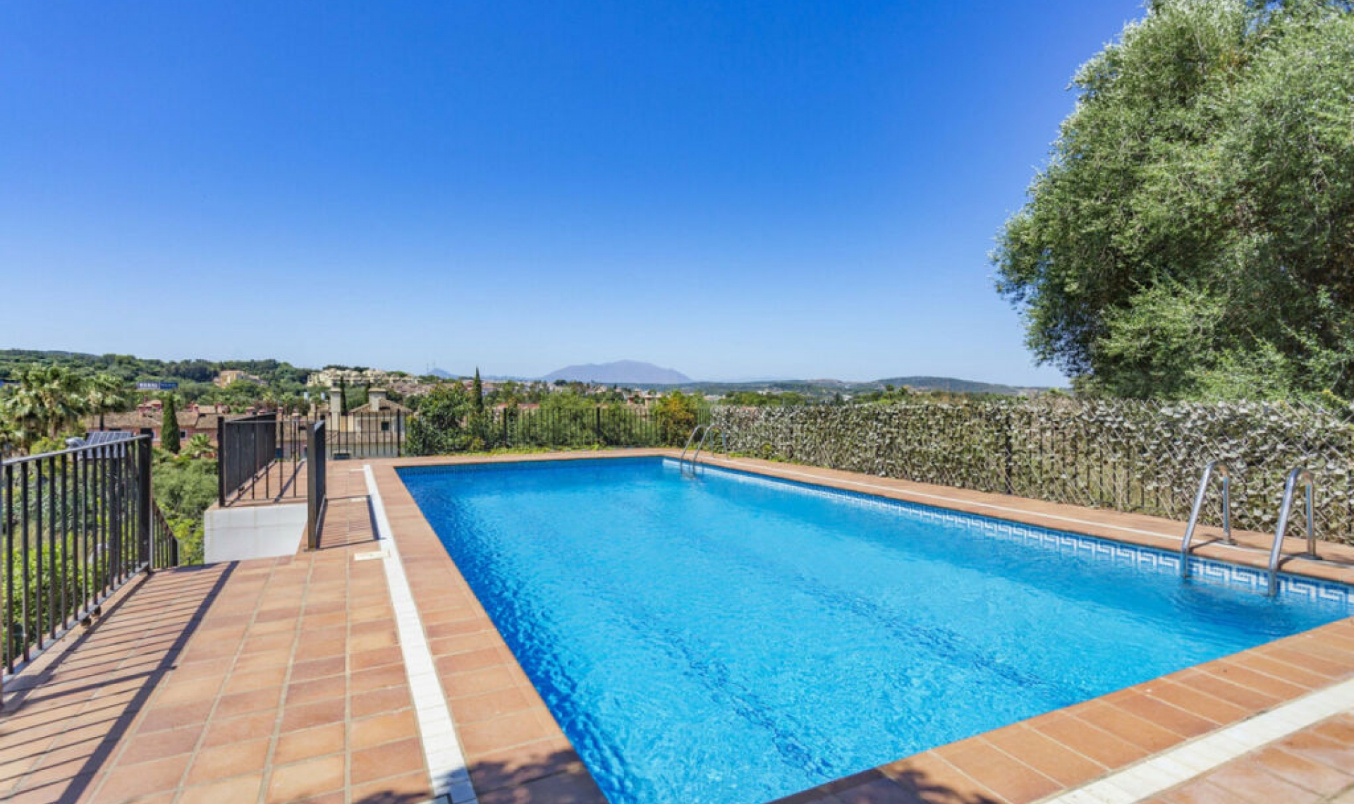 Resale - House -
Sotogrande