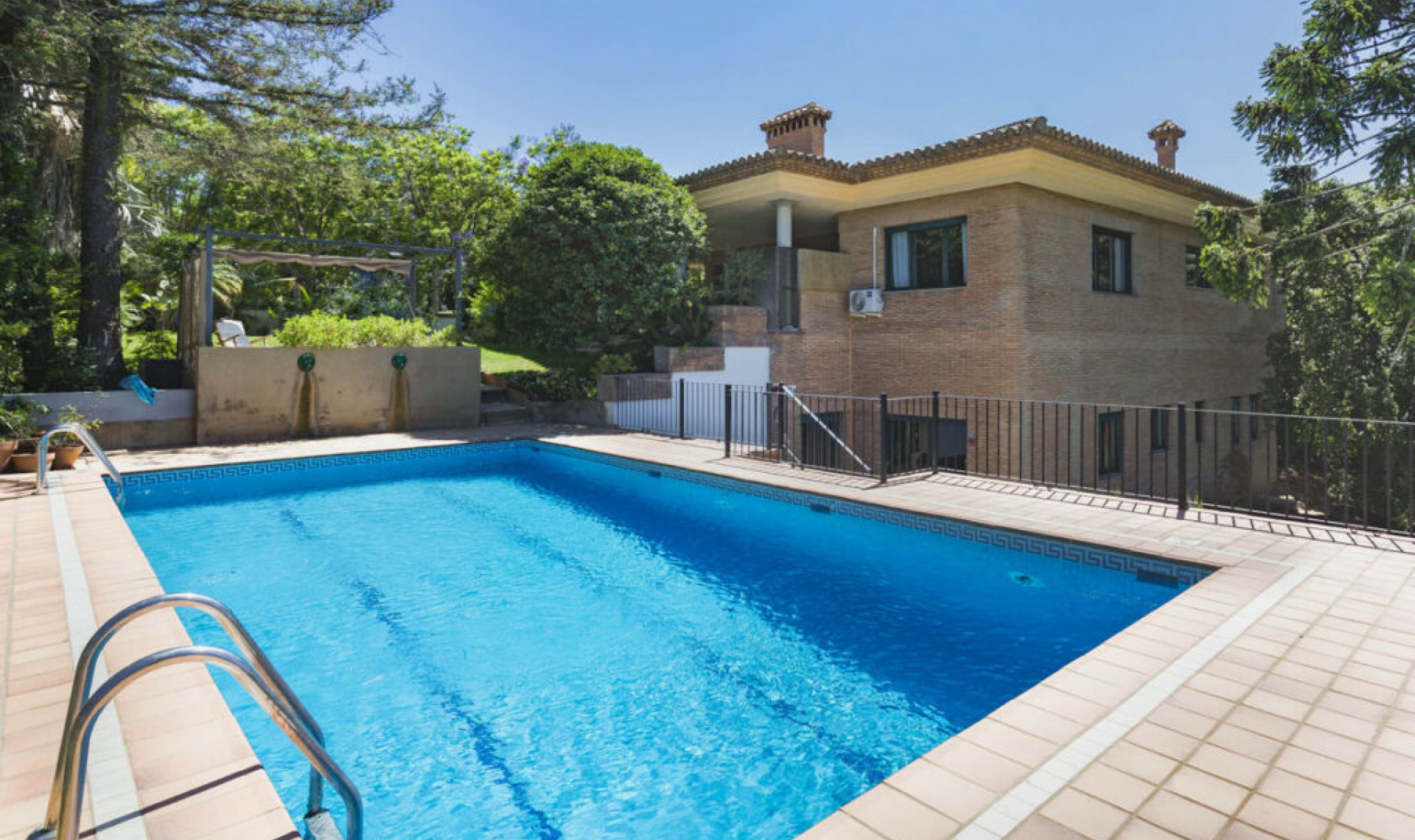 Resale - House -
Sotogrande