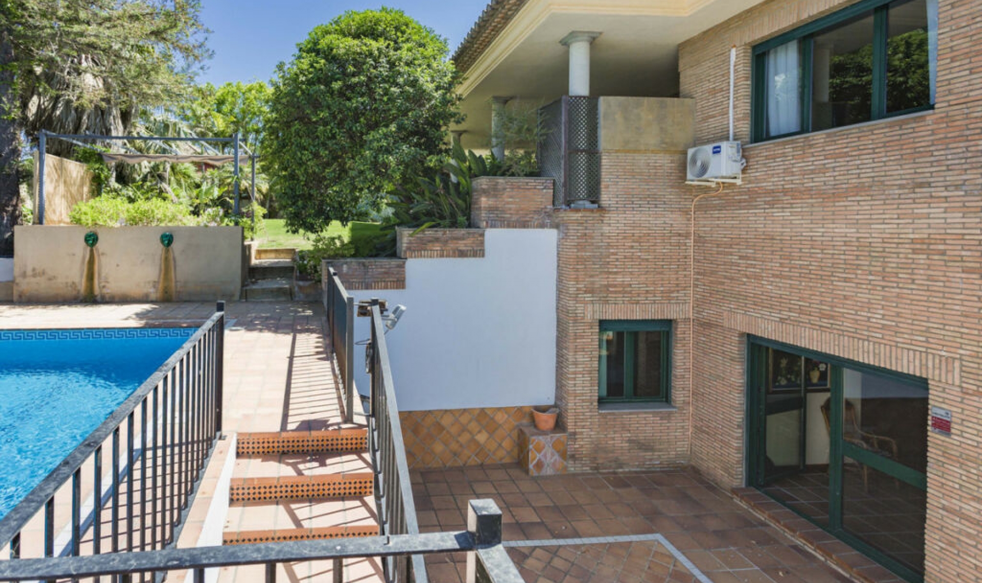 Resale - House -
Sotogrande
