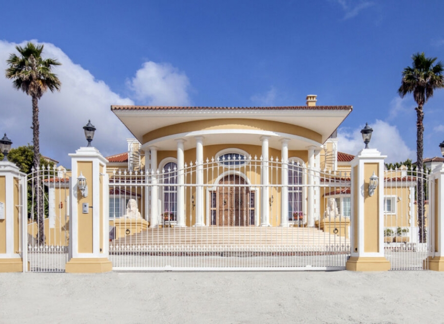 Resale - House -
Sotogrande