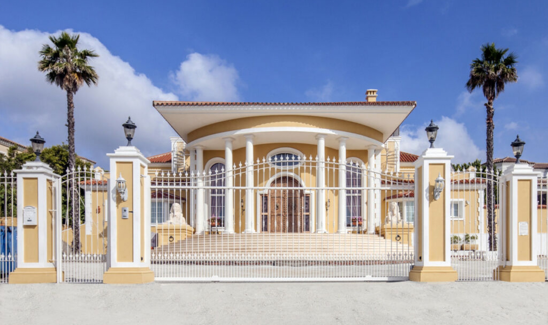 Resale - House -
Sotogrande