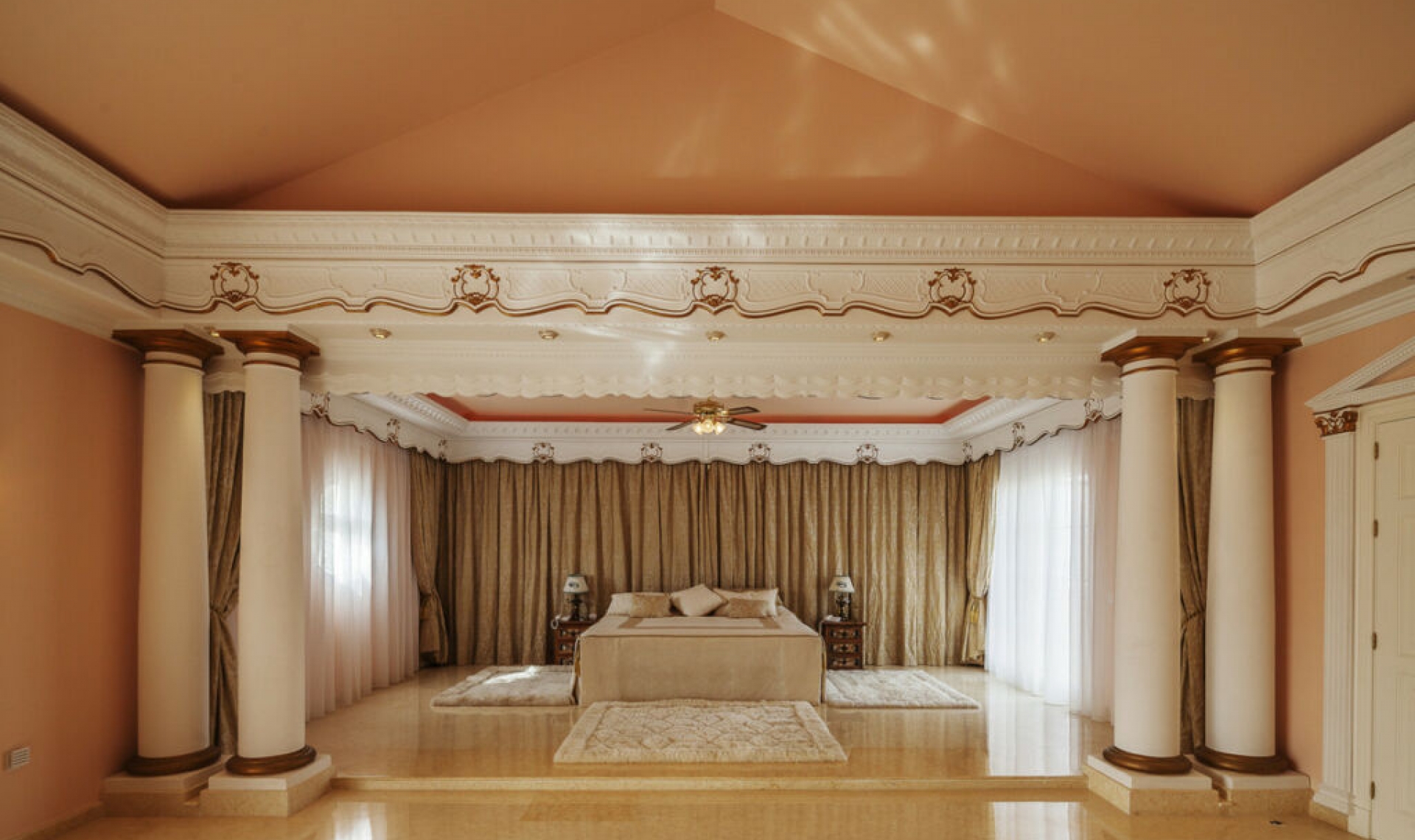 Resale - House -
Sotogrande