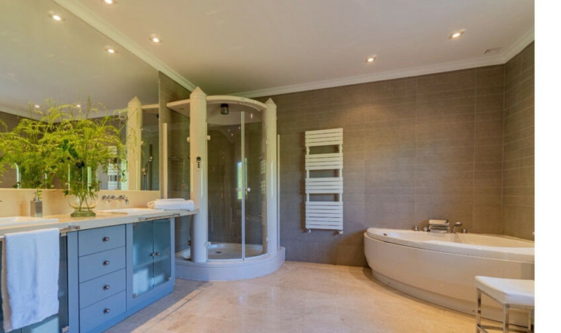 Resale - House -
Sotogrande