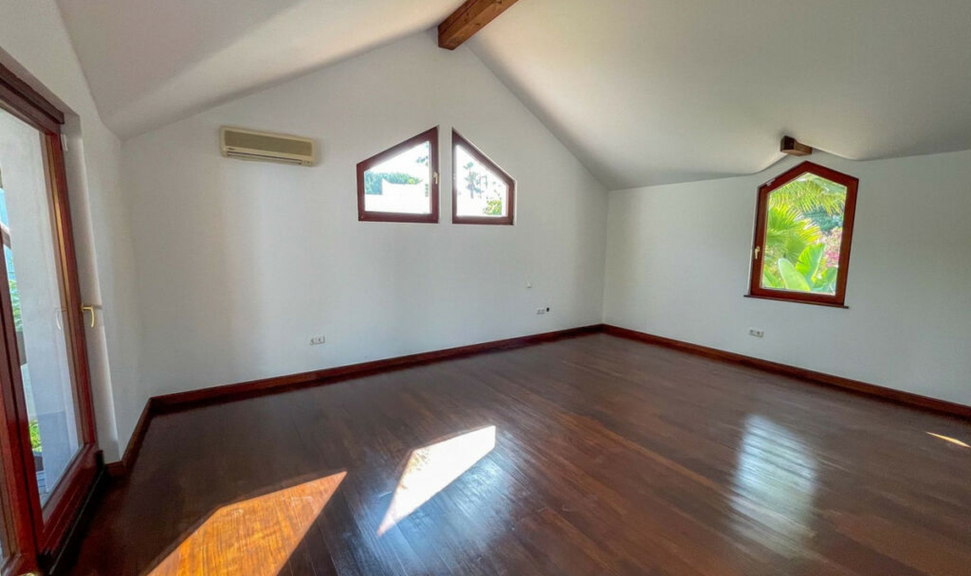 Resale - House -
Sotogrande