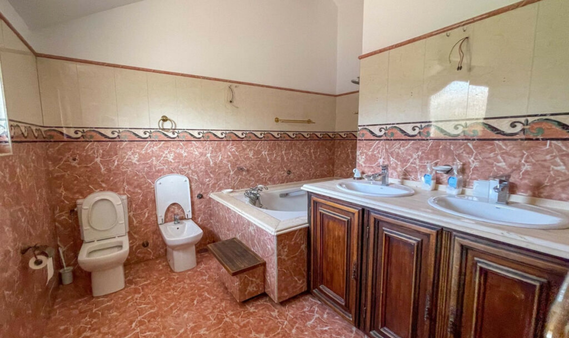 Resale - House -
Sotogrande