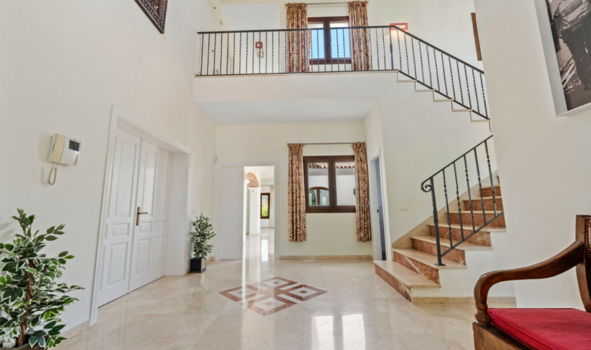 Resale - House -
Sotogrande