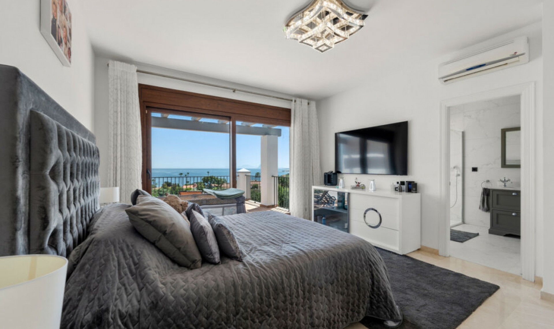 Resale - House -
Sotogrande