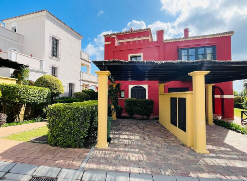 Resale - House -
Sotogrande