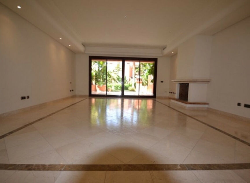 Resale - House -
The Golden Mile