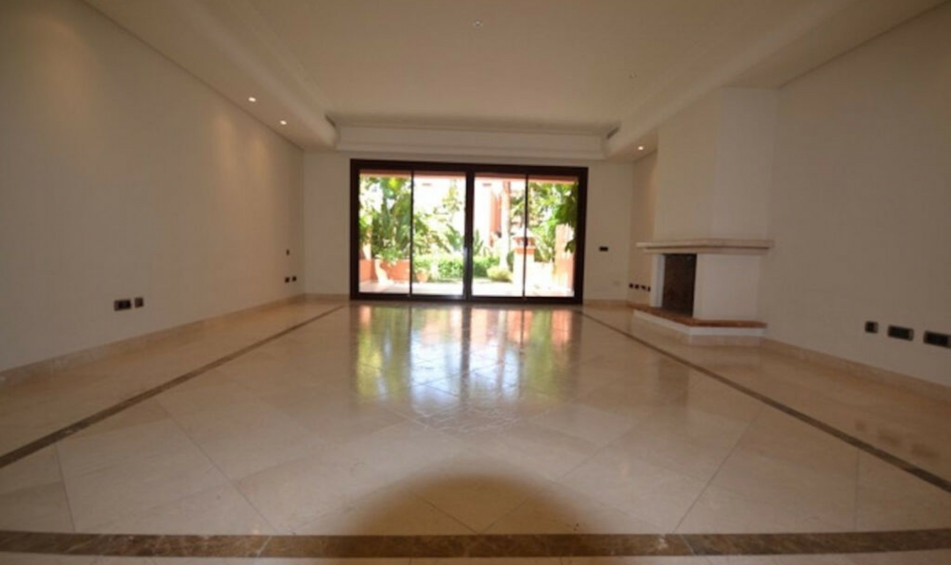 Resale - House -
The Golden Mile