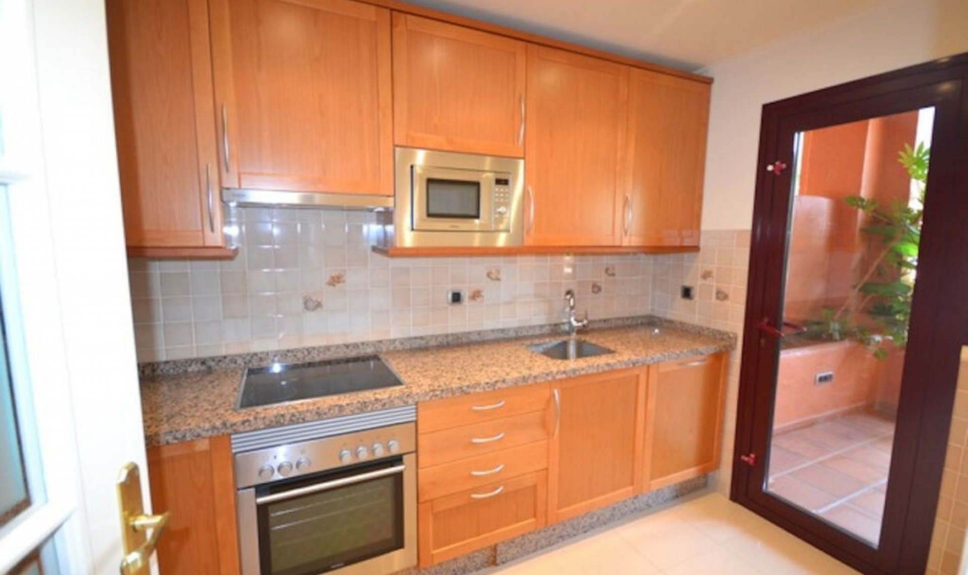 Resale - House -
The Golden Mile