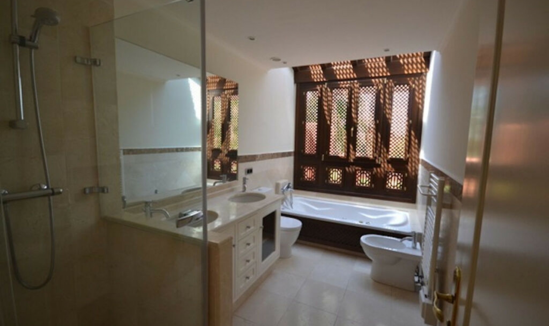 Resale - House -
The Golden Mile