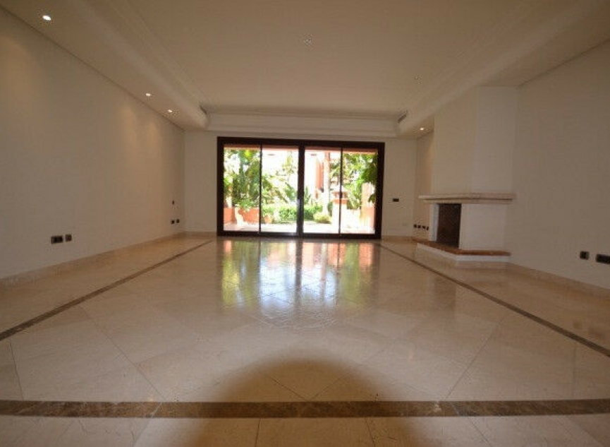Resale - House -
The Golden Mile