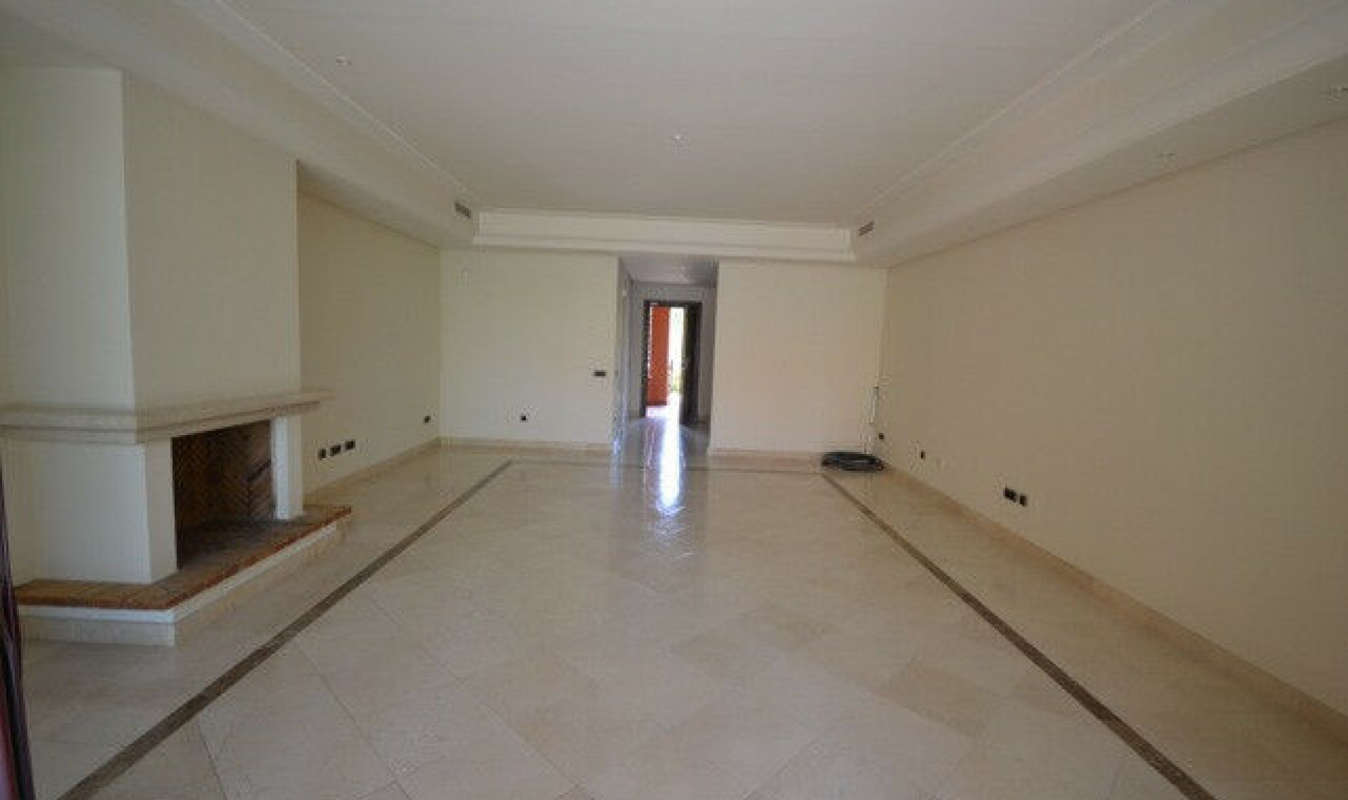 Resale - House -
The Golden Mile