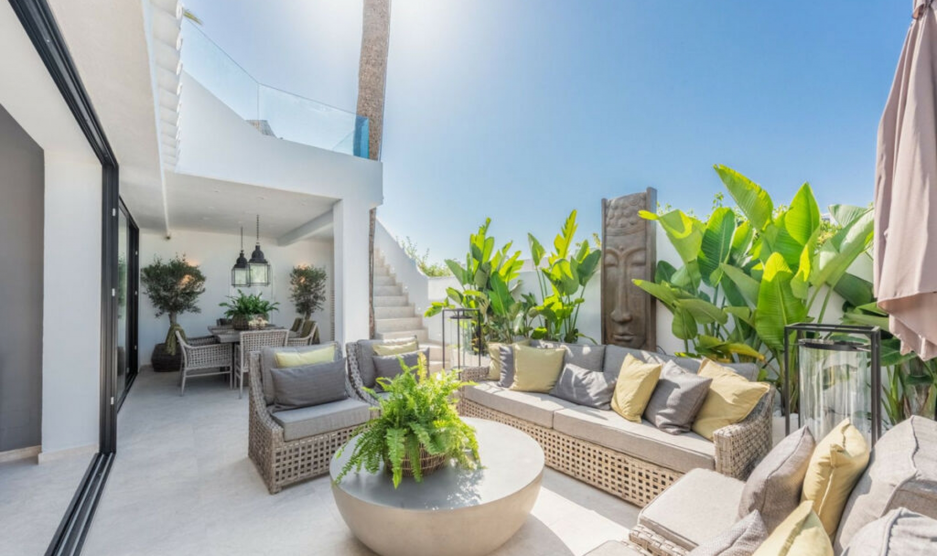 Resale - House -
The Golden Mile