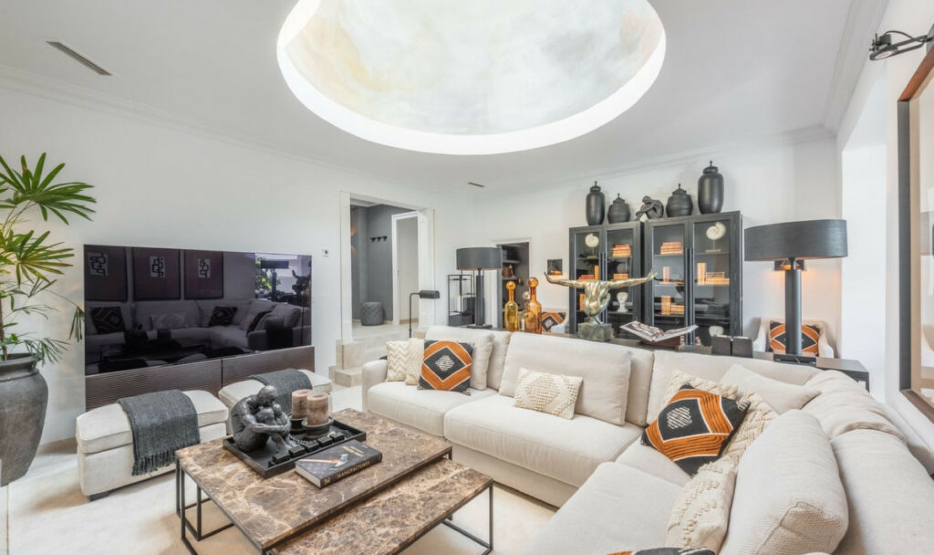 Resale - House -
The Golden Mile