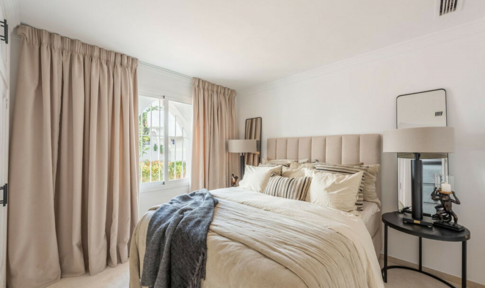 Resale - House -
The Golden Mile