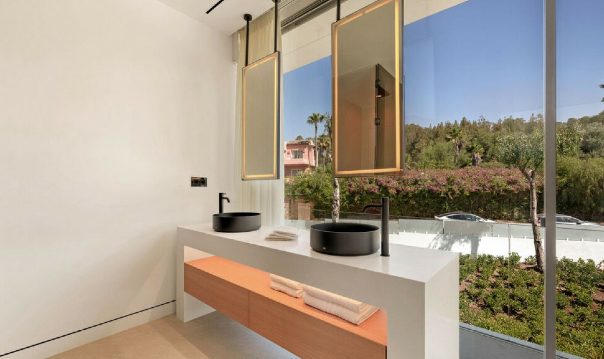 Resale - House -
The Golden Mile