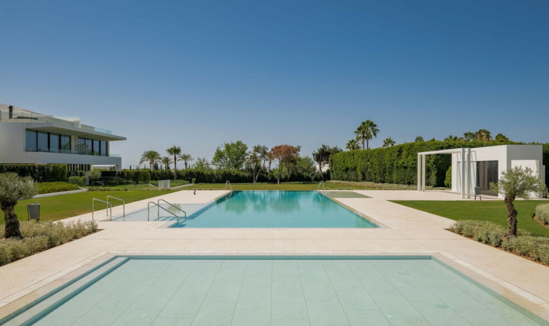 Resale - House -
The Golden Mile