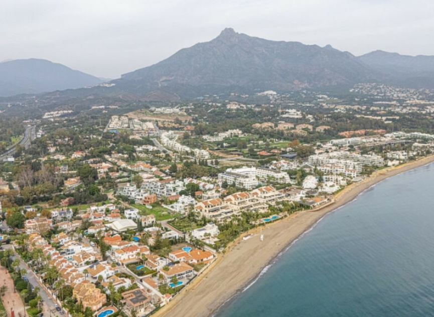 Resale - House -
The Golden Mile