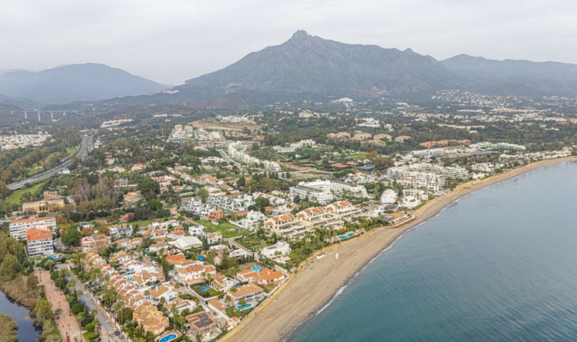 Resale - House -
The Golden Mile