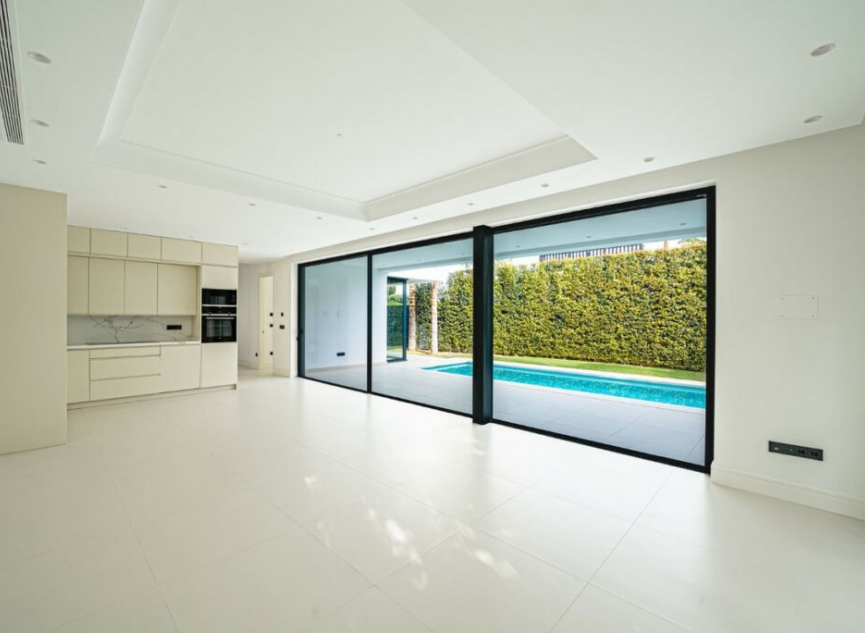 Resale - House -
The Golden Mile