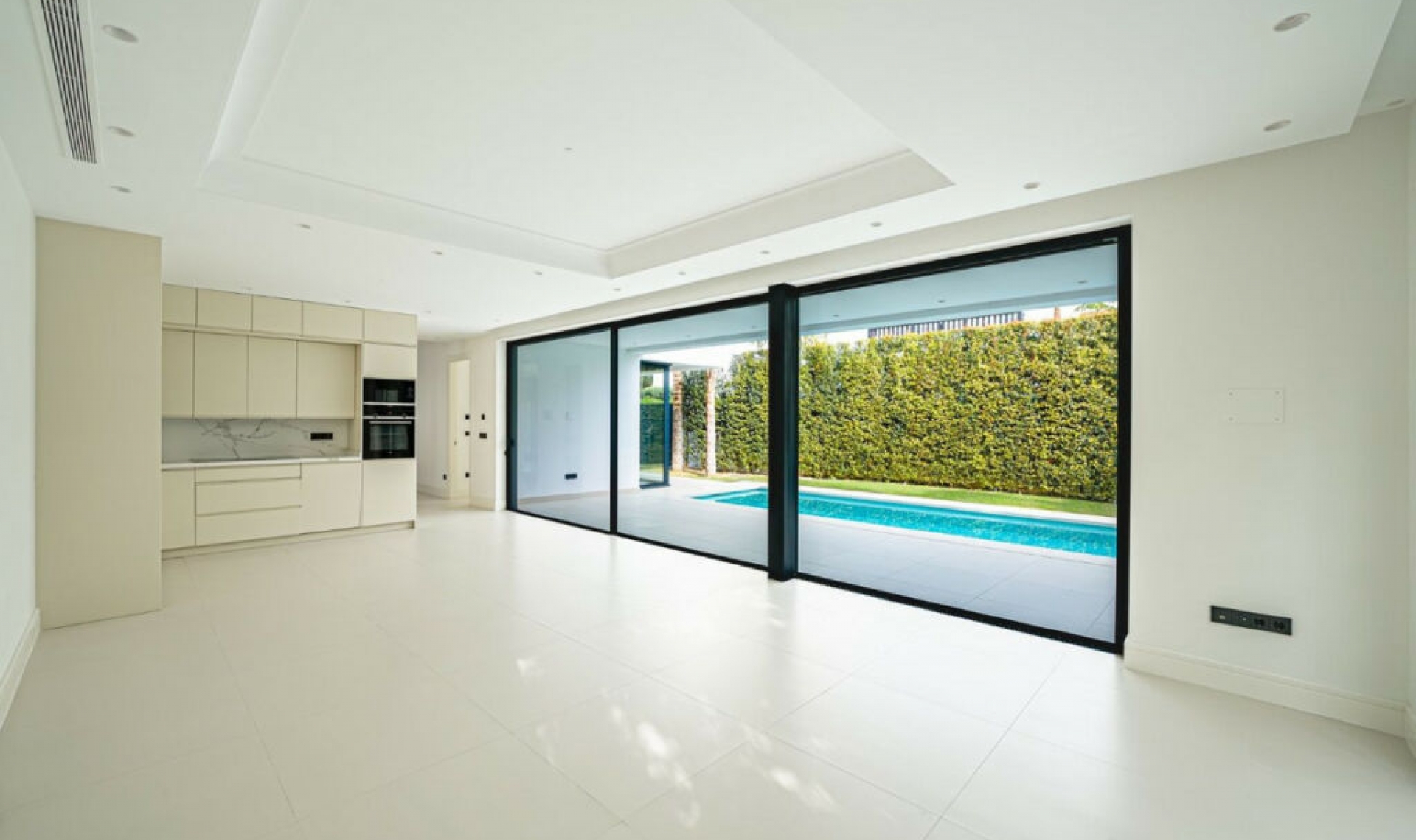 Resale - House -
The Golden Mile