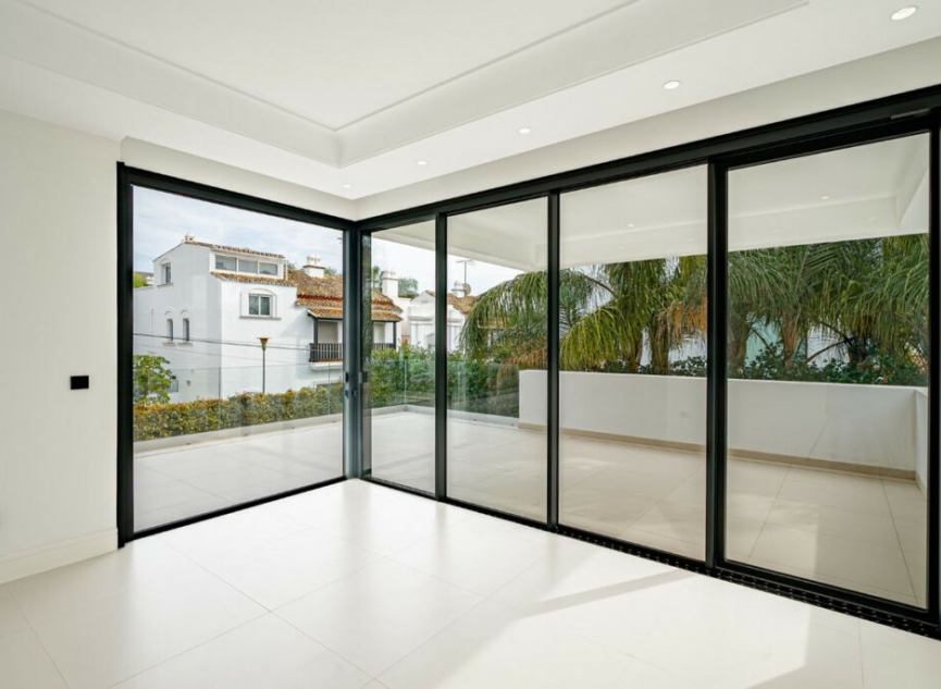 Resale - House -
The Golden Mile