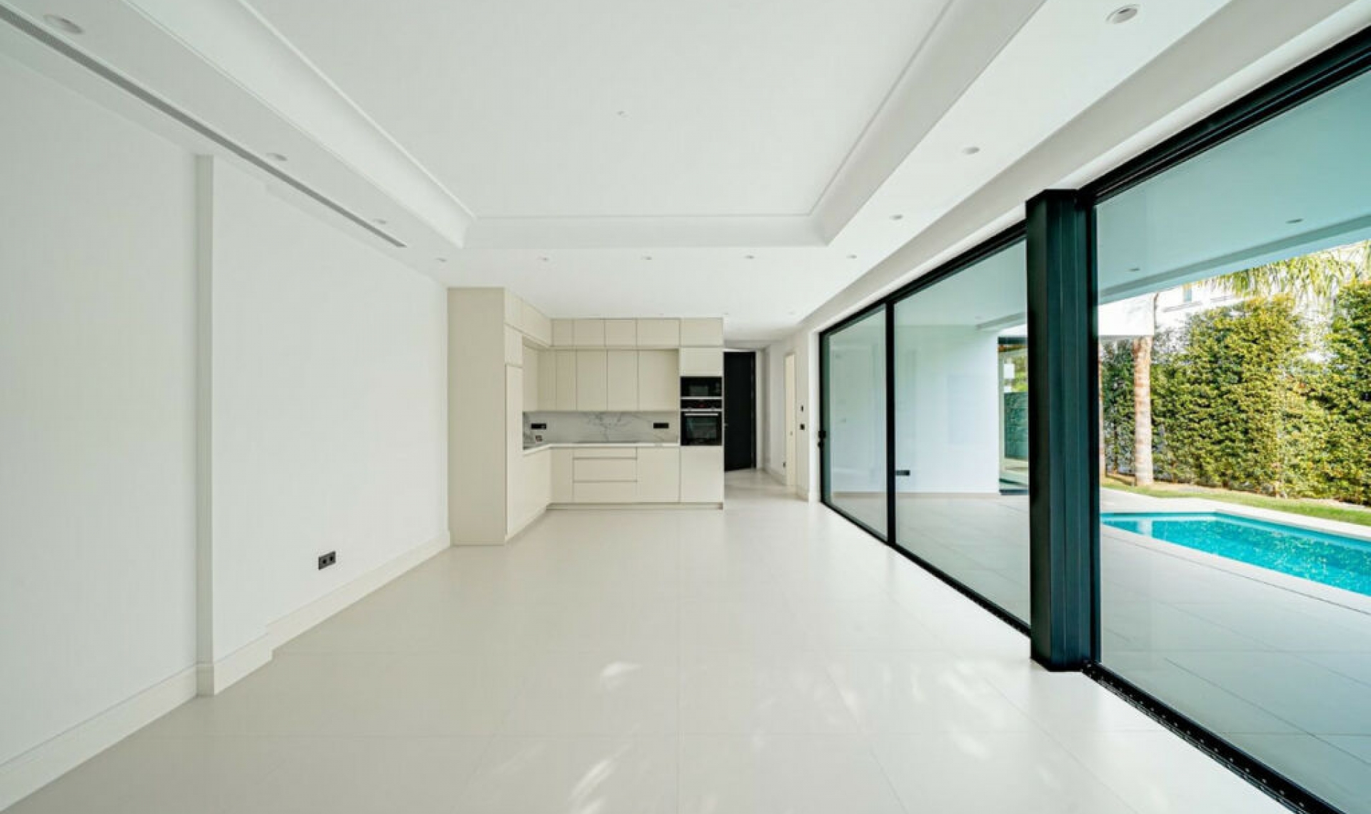 Resale - House -
The Golden Mile