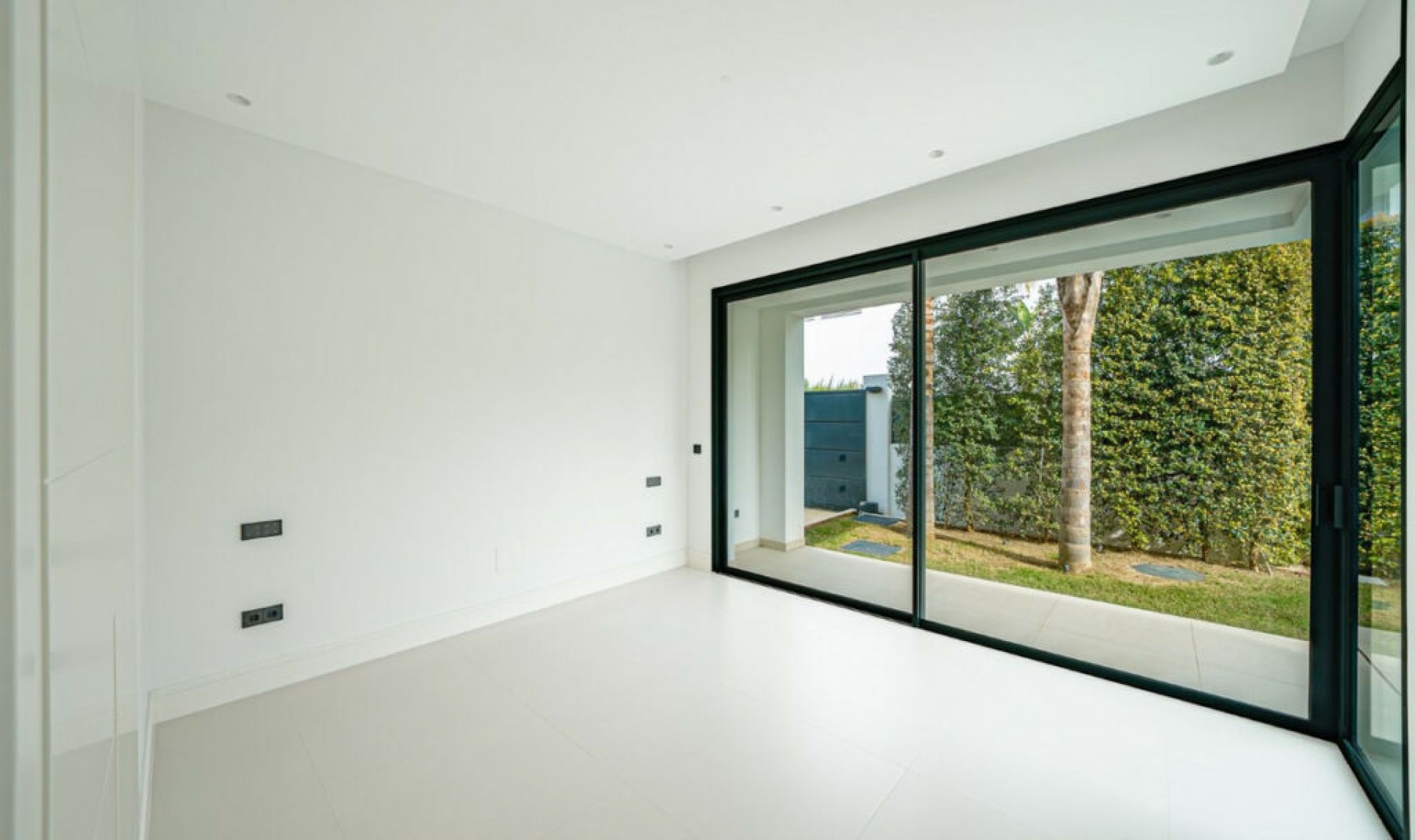 Resale - House -
The Golden Mile