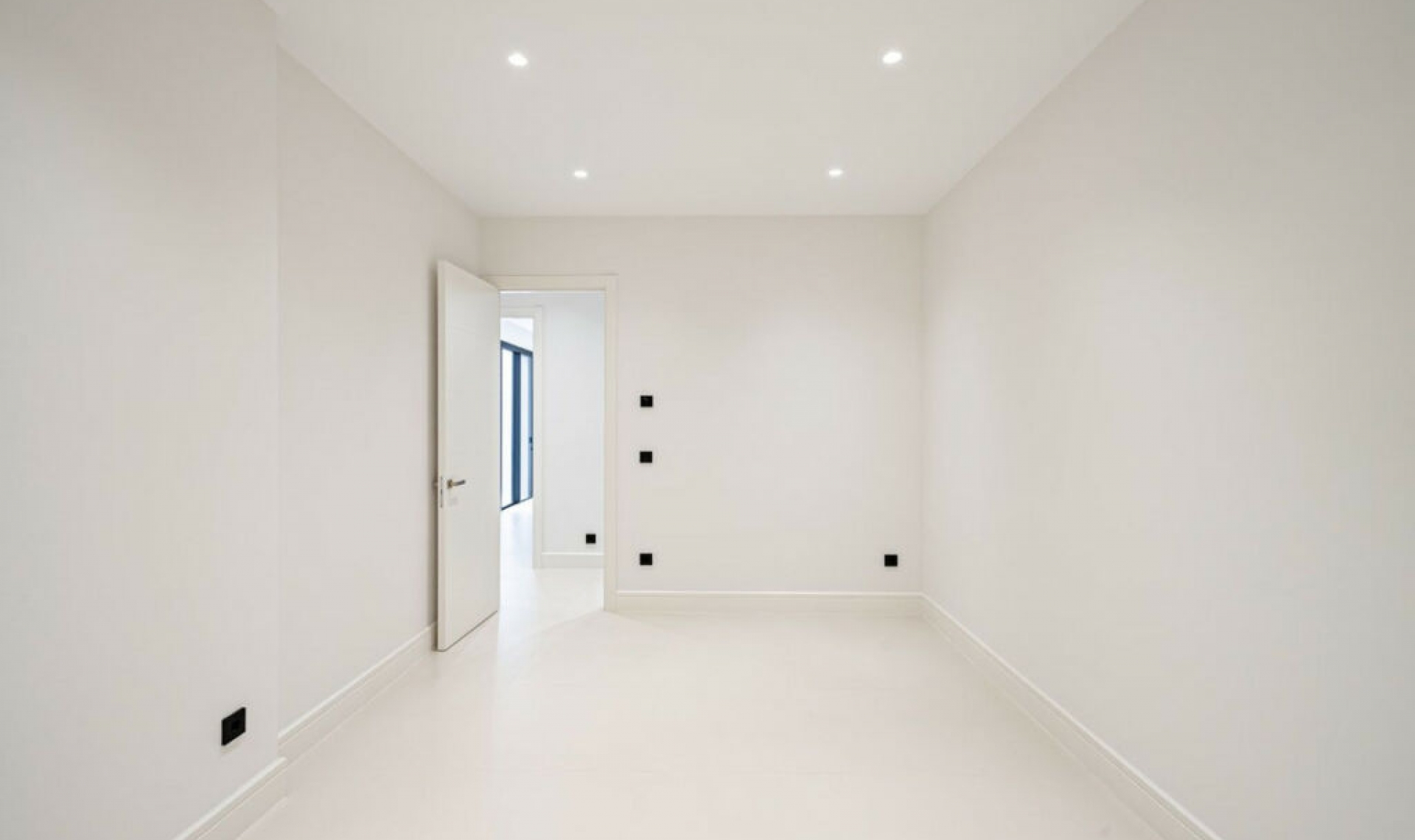 Resale - House -
The Golden Mile