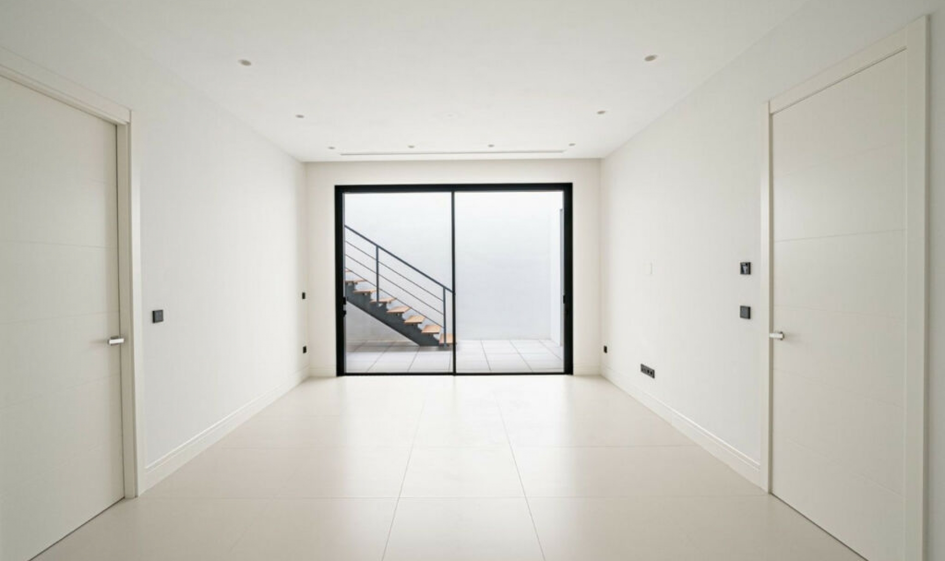 Resale - House -
The Golden Mile