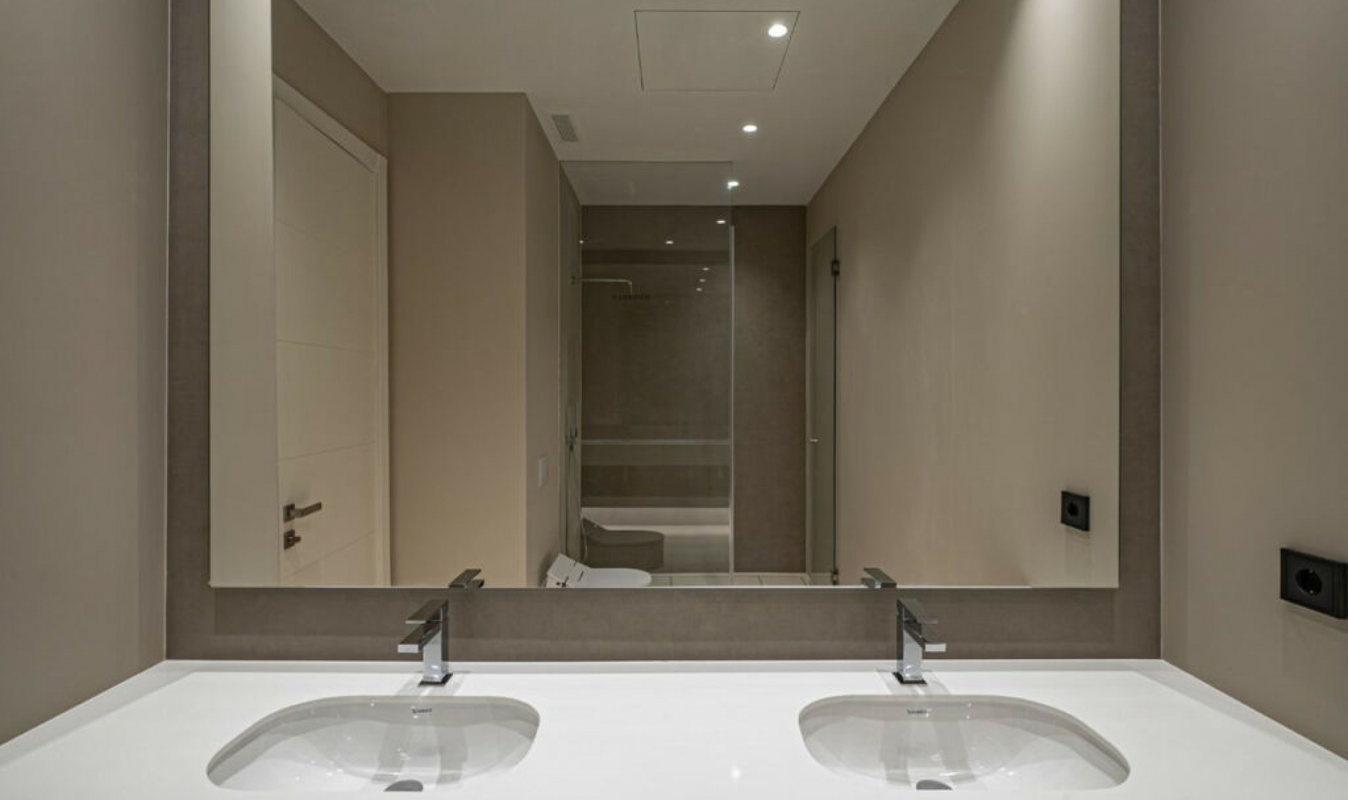 Resale - House -
The Golden Mile