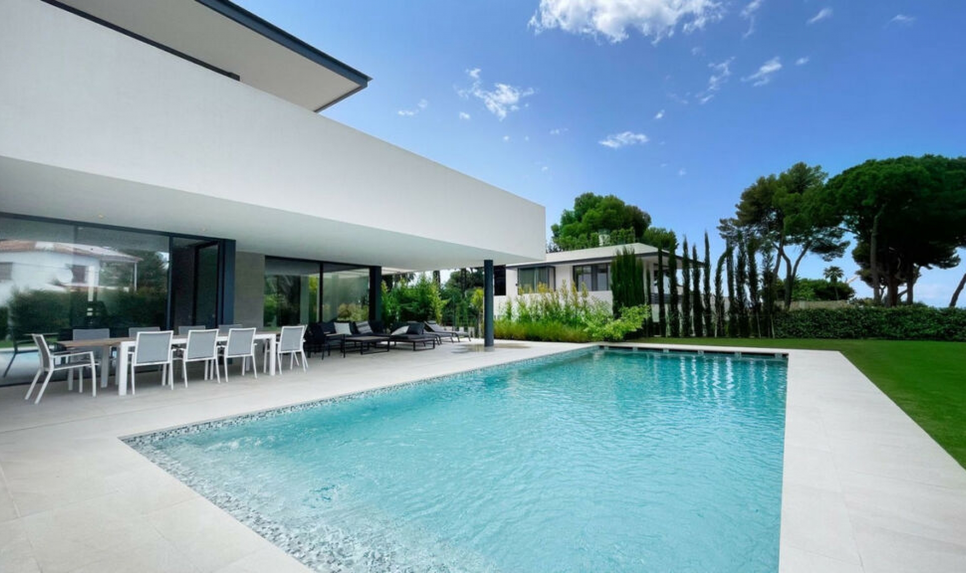 Resale - House -
The Golden Mile