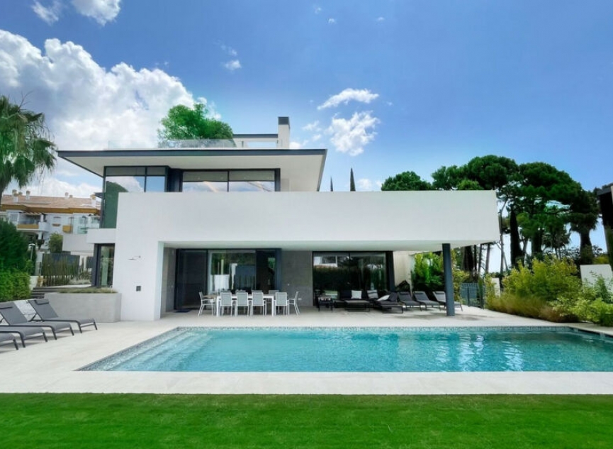Resale - House -
The Golden Mile
