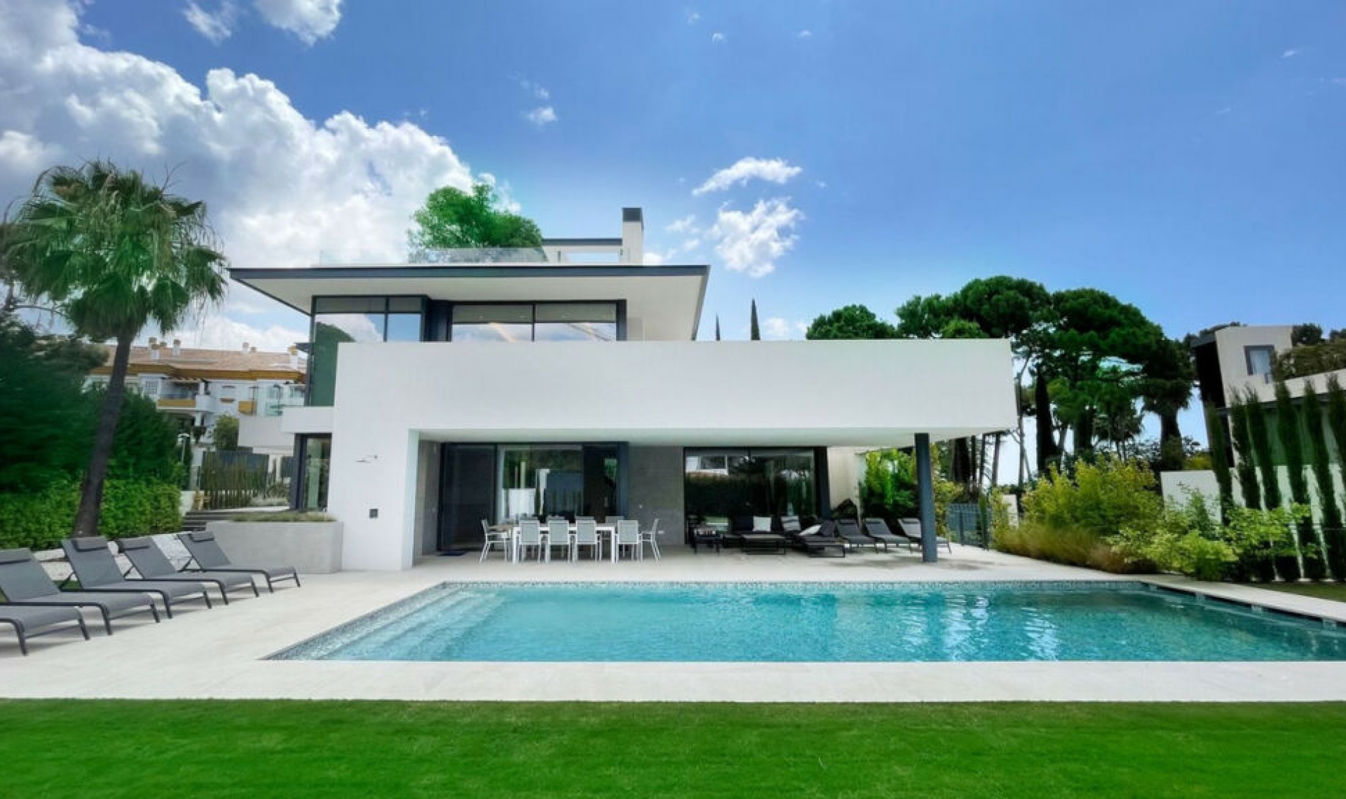 Resale - House -
The Golden Mile