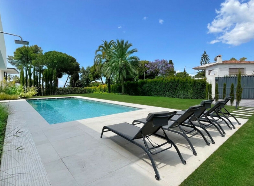 Resale - House -
The Golden Mile