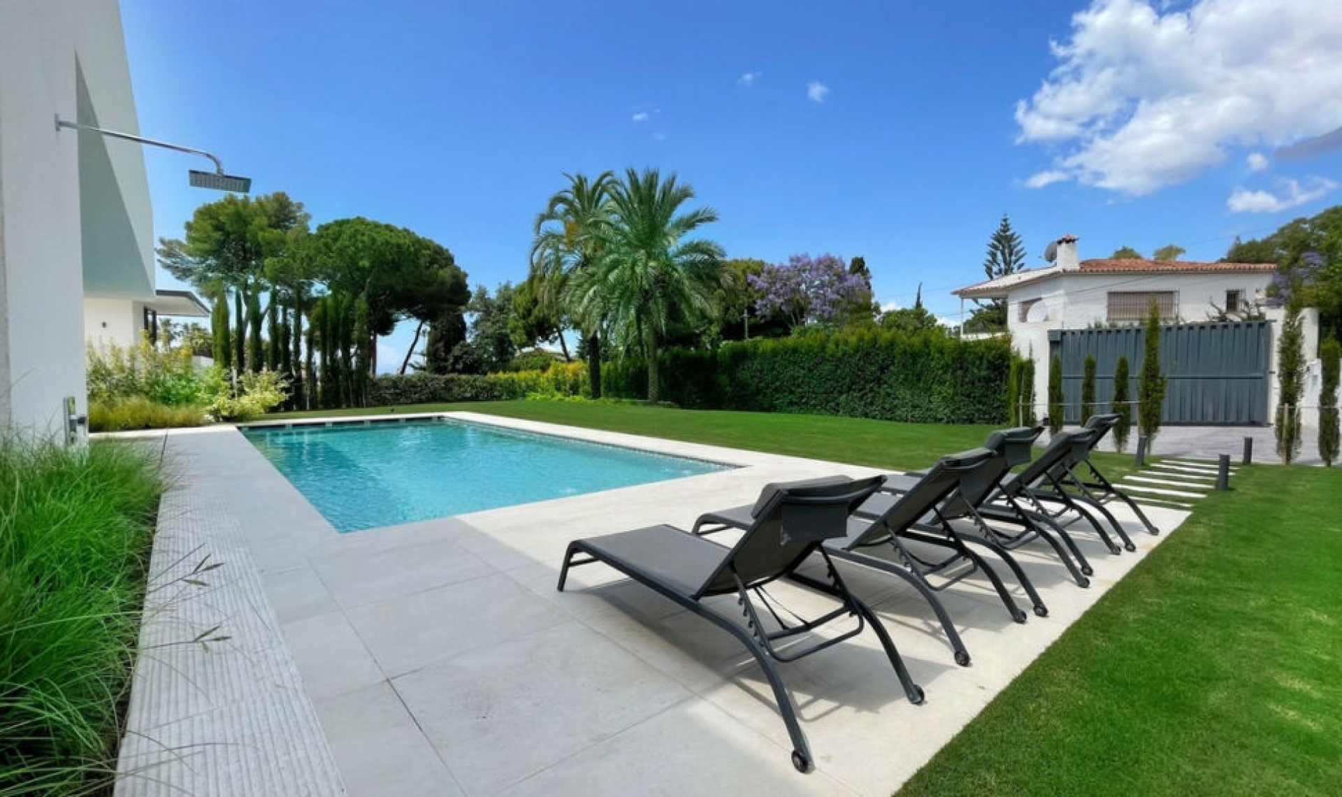 Resale - House -
The Golden Mile
