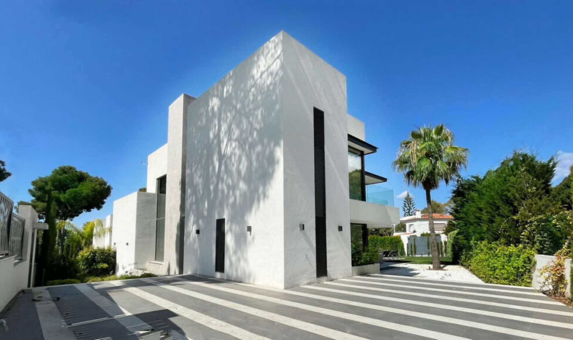 Resale - House -
The Golden Mile