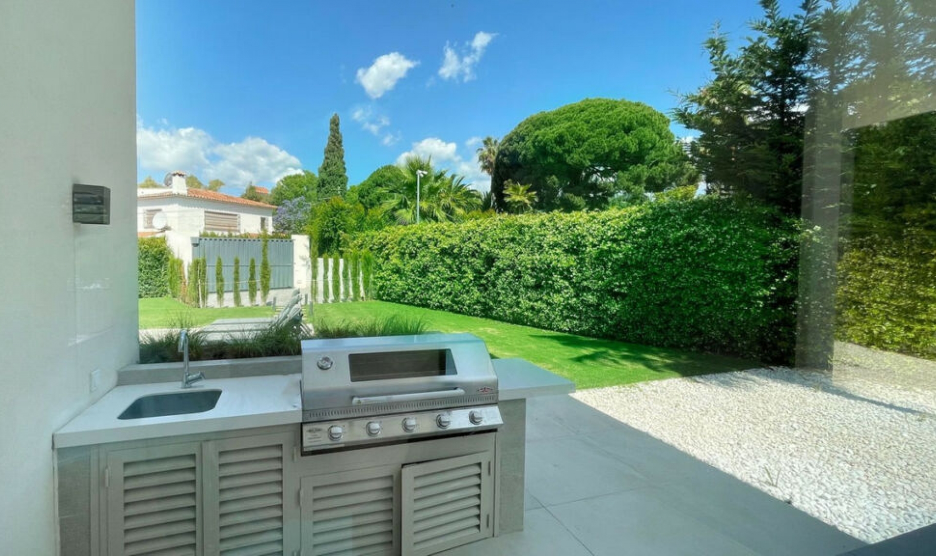 Resale - House -
The Golden Mile