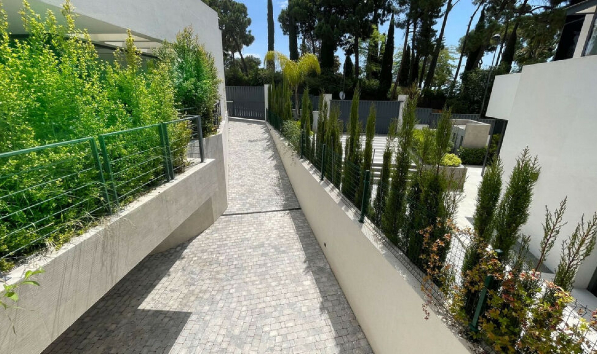 Resale - House -
The Golden Mile