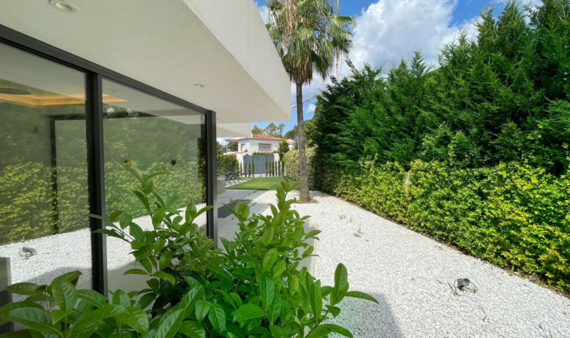 Resale - House -
The Golden Mile