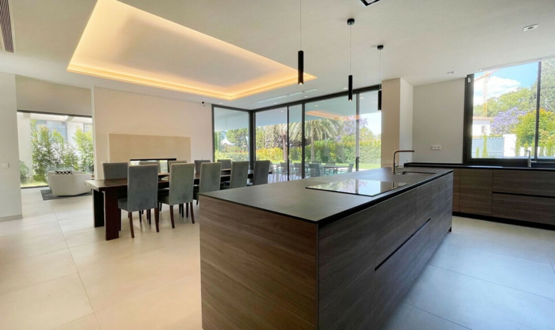 Resale - House -
The Golden Mile