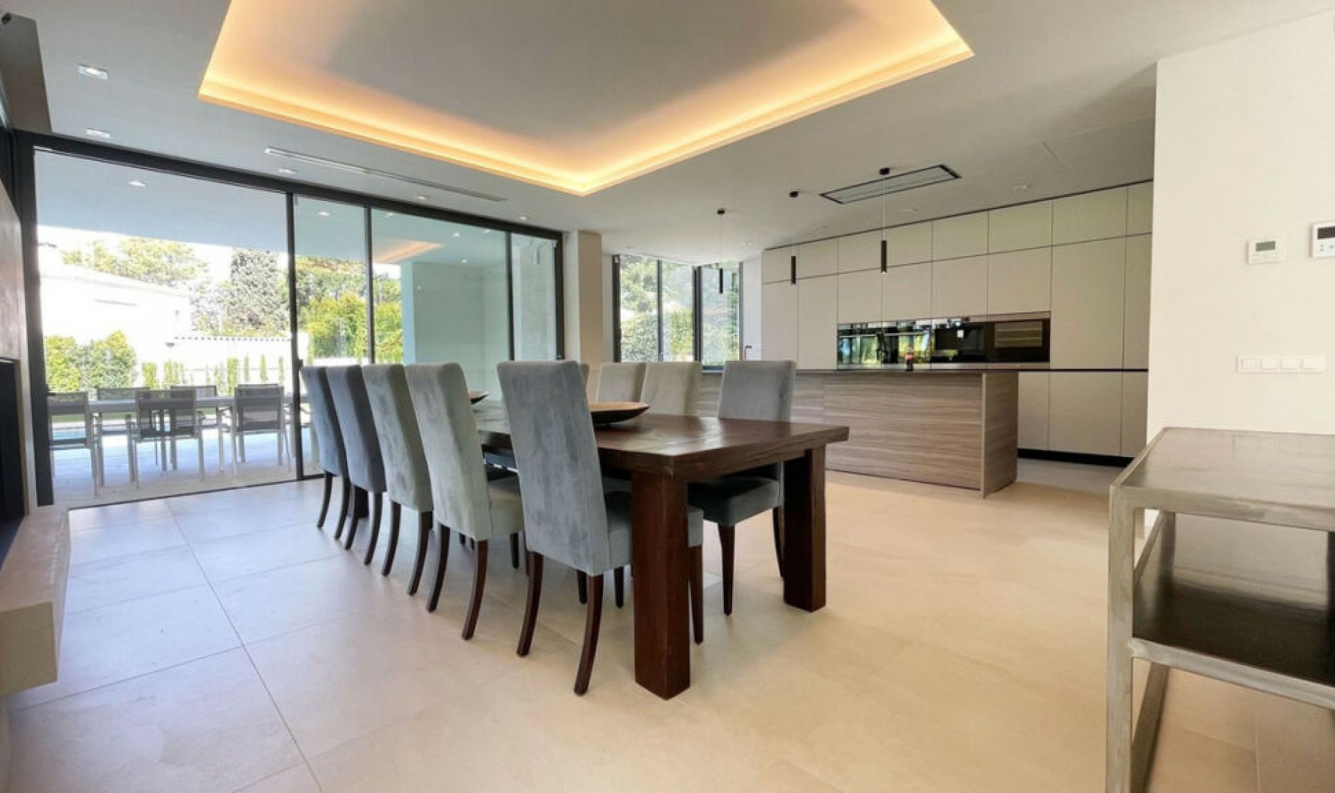 Resale - House -
The Golden Mile
