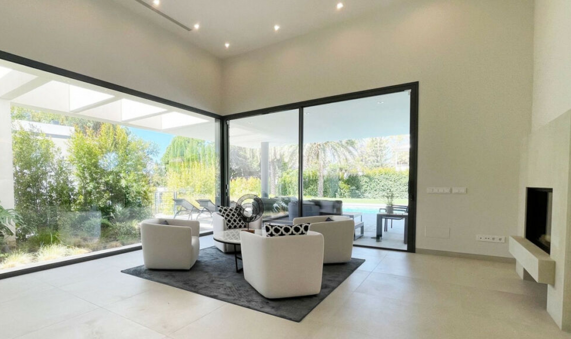 Resale - House -
The Golden Mile
