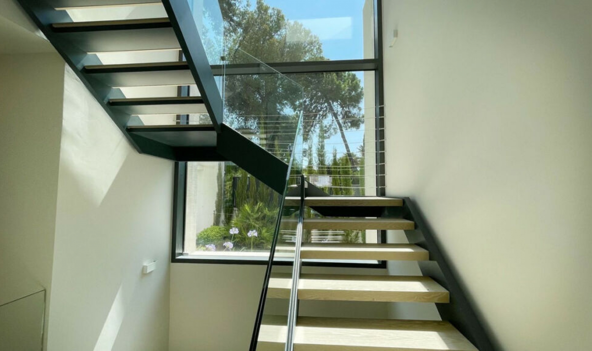 Resale - House -
The Golden Mile