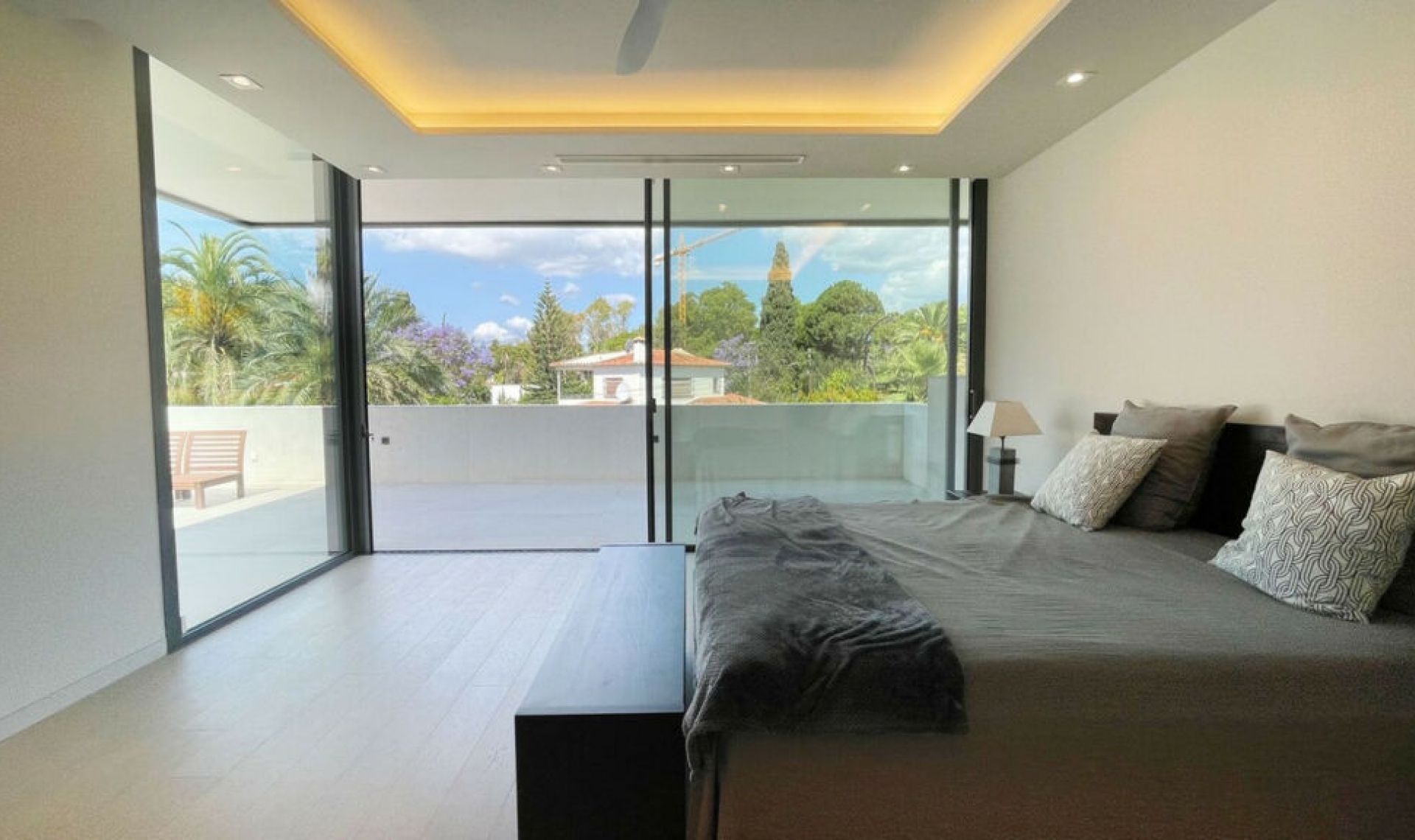 Resale - House -
The Golden Mile