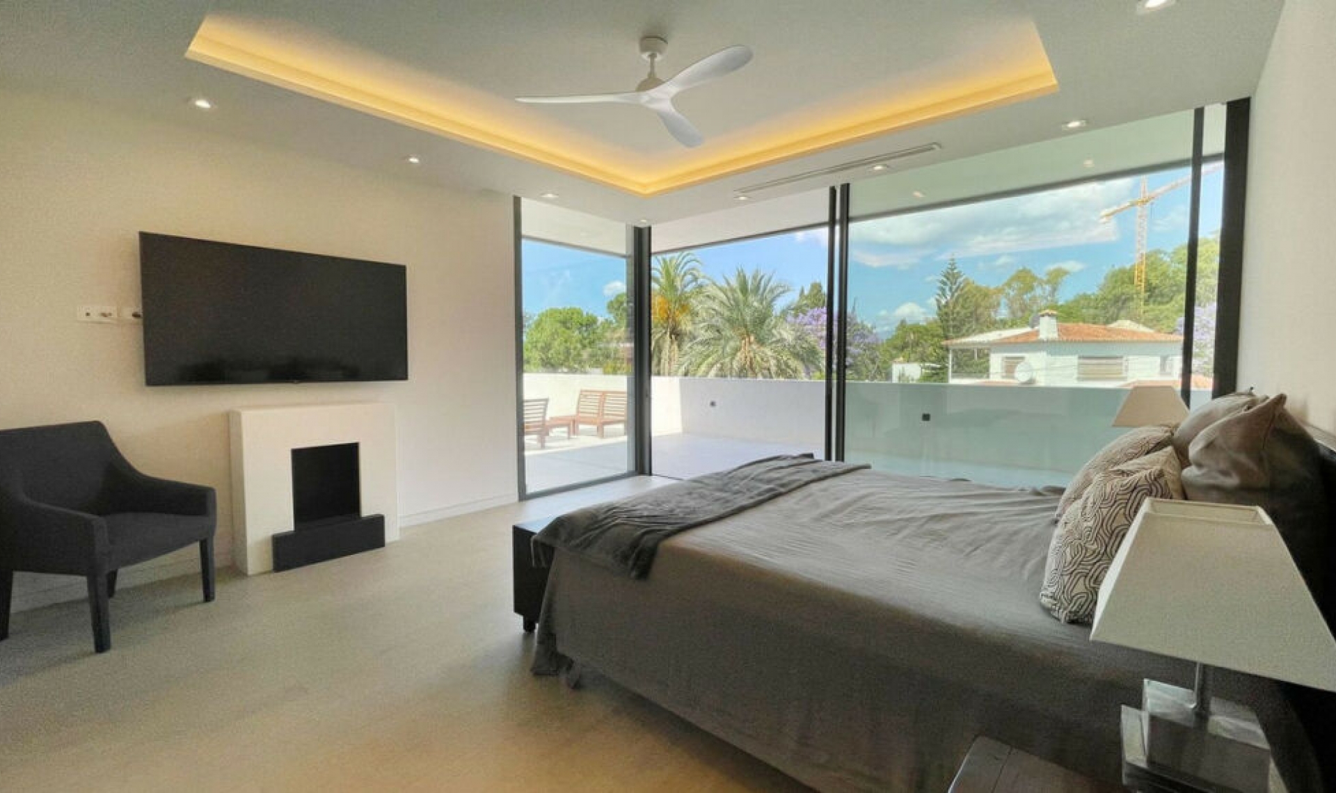 Resale - House -
The Golden Mile