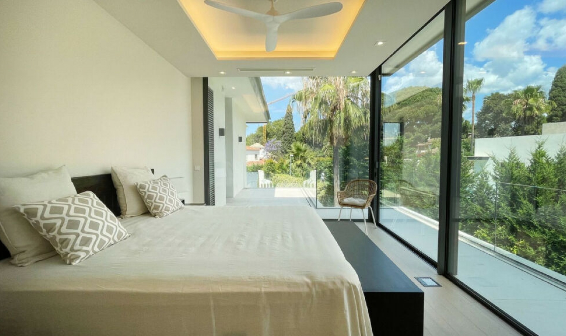 Resale - House -
The Golden Mile